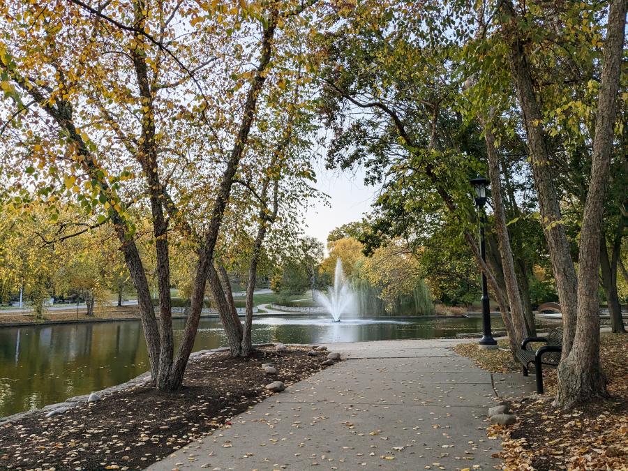 Loose Park pond surrounded by autumnal trees